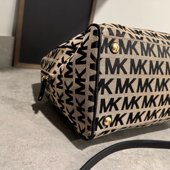 Michael Kors Signature Monogram Satchel! GUC!! - Picture 5 of 10